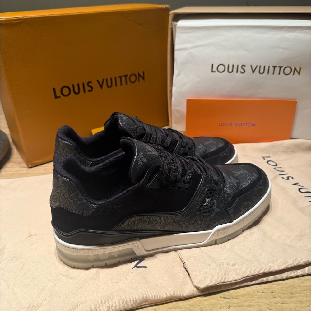 Men’s Louis Vuitton LV Trainer Black and White Sneaker - Picture 4 of 9